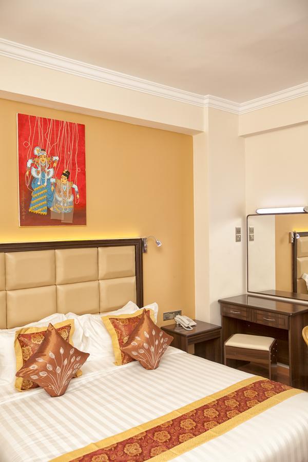 The Hotel Emperor-Inle Nyaung Shwe Εξωτερικό φωτογραφία