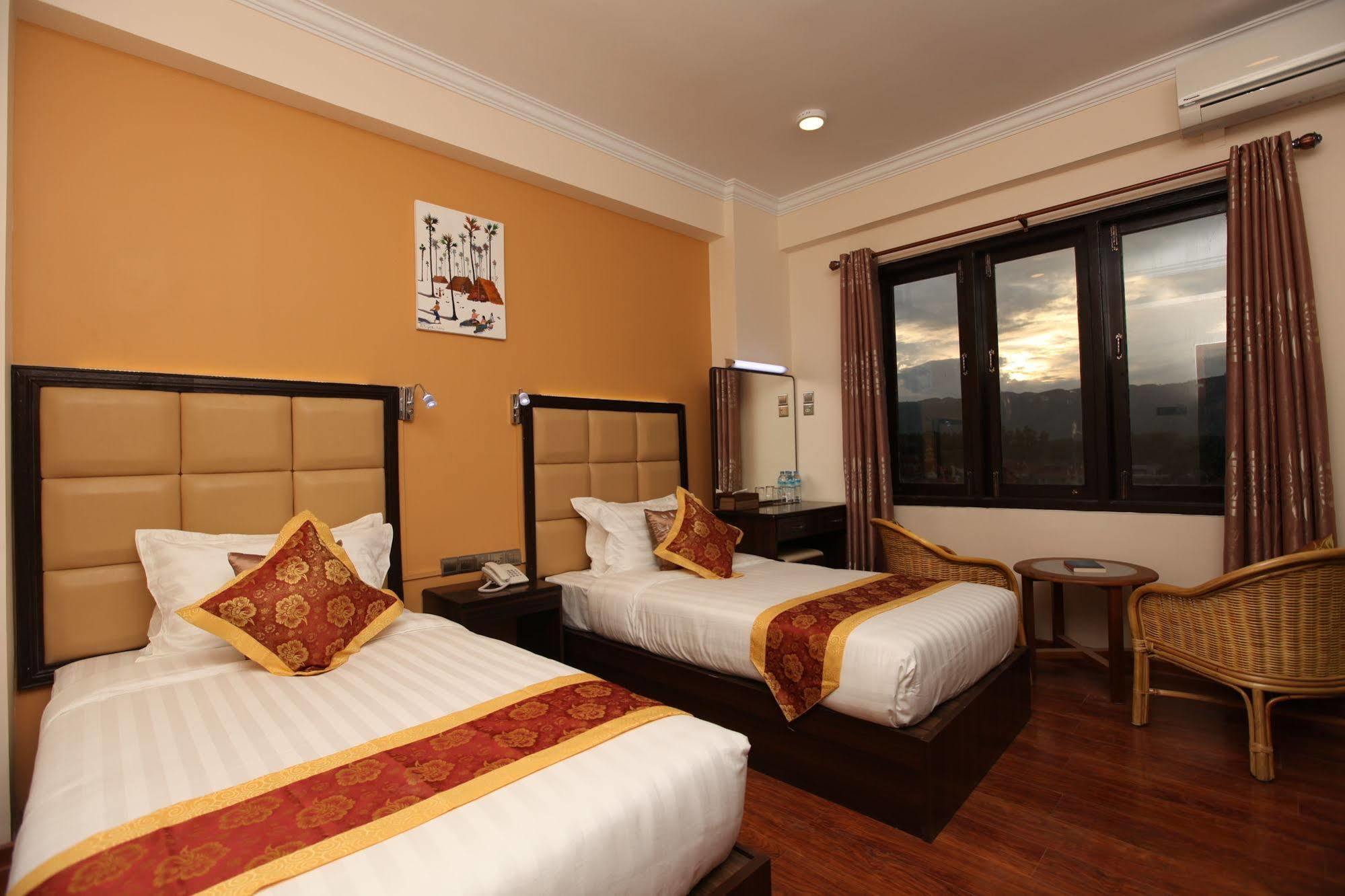 The Hotel Emperor-Inle Nyaung Shwe Εξωτερικό φωτογραφία
